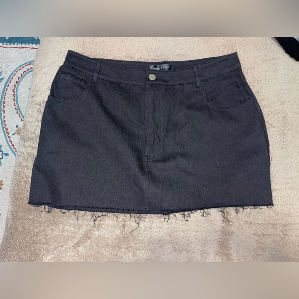 White fox boutique black mini skirt size L